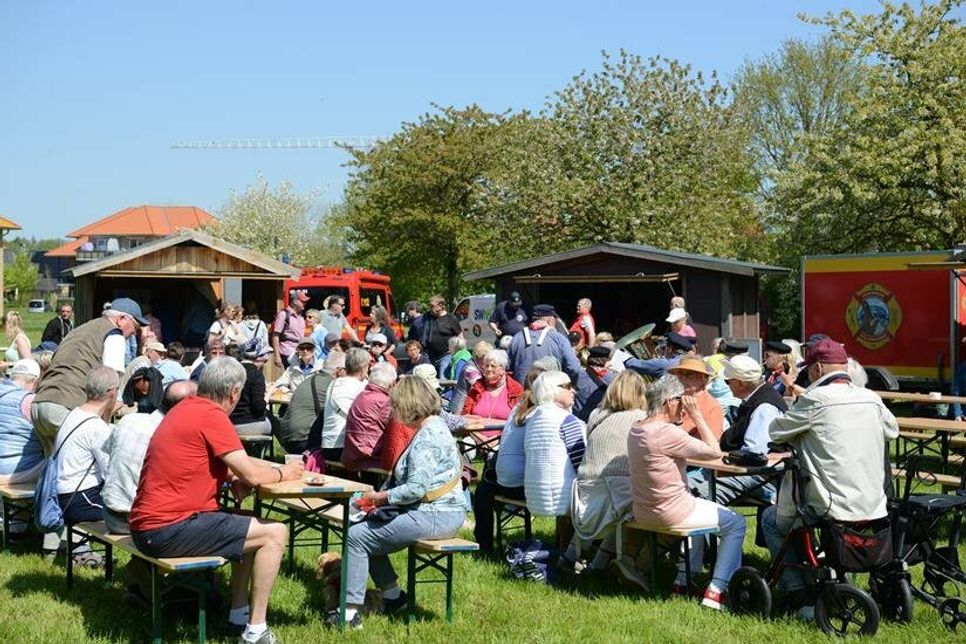 Gutes Wetter, gute Laune: Auf der Festwiese ließen sich die Gäste mit Kulinarik und Musik verwöhnen.