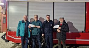 Uwe Janke vom Dorfvorstand, Christopher Palm vom Schützenverein, Bo Anderson von der Feuerwehr und Michael Pätau vom Dorfvorstand (v. lks.).