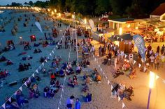 Das Chillout-Konzert mit DJ Vargo und Gitarren-Maestro Roland Cabezas gibt´s direkt am DLRG-Turm am Nordstrand in Kellenhusen.