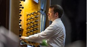 Hendrik Munsonius an der Orgel
