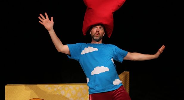 „Mein kleines großes Zimmer“ ist ein Solo-Tanzstück für alle ab zwei Jahre.