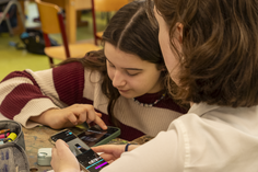 Ani Günsoy und Thalia Schade (v. lks.).