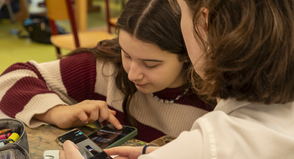 Ani Günsoy und Thalia Schade (v. lks.).