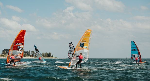 Spektakuläre Sprünge, rasante Wettfahrten und Spitzensport direkt vor dem Ostseestrand. (Foto: TALB Joelle Dörnath)