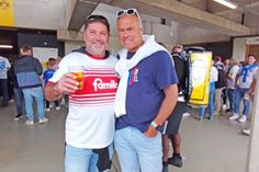 Auch Ex-Spieler Immo Stelzer (r.) war in Dortmund dabei.