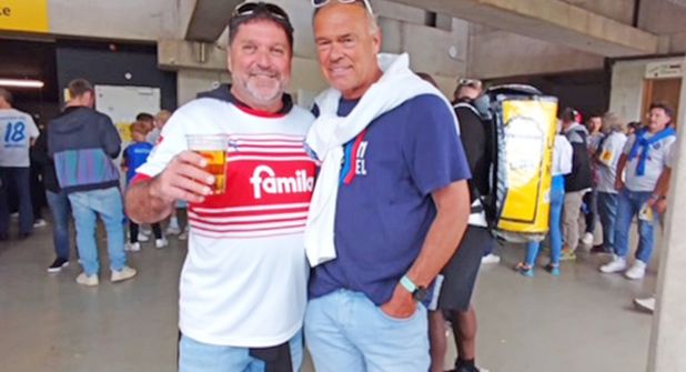 Auch Ex-Spieler Immo Stelzer (r.) war in Dortmund dabei.