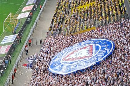 Beeindruckend: 8.000 Kieler reisten mit zur Borussia.