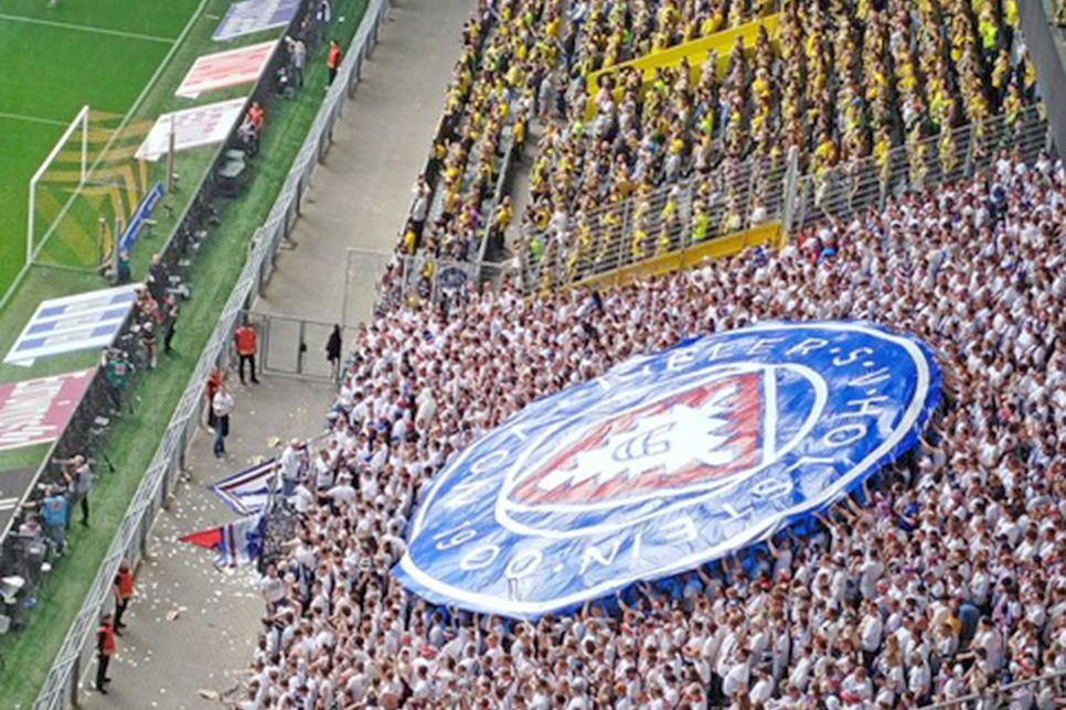 Beeindruckend: 8.000 Kieler reisten mit zur Borussia.