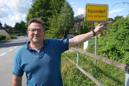 Bürgermeister Mario Bielarz betont: „Unser Jubiläum soll zeigen, wie viel Geschichte in Kasseedorf steckt, vor allem aber, wie stark unsere Gemeinschaft heute ist. Darauf können wir gemeinsam stolz sein.“