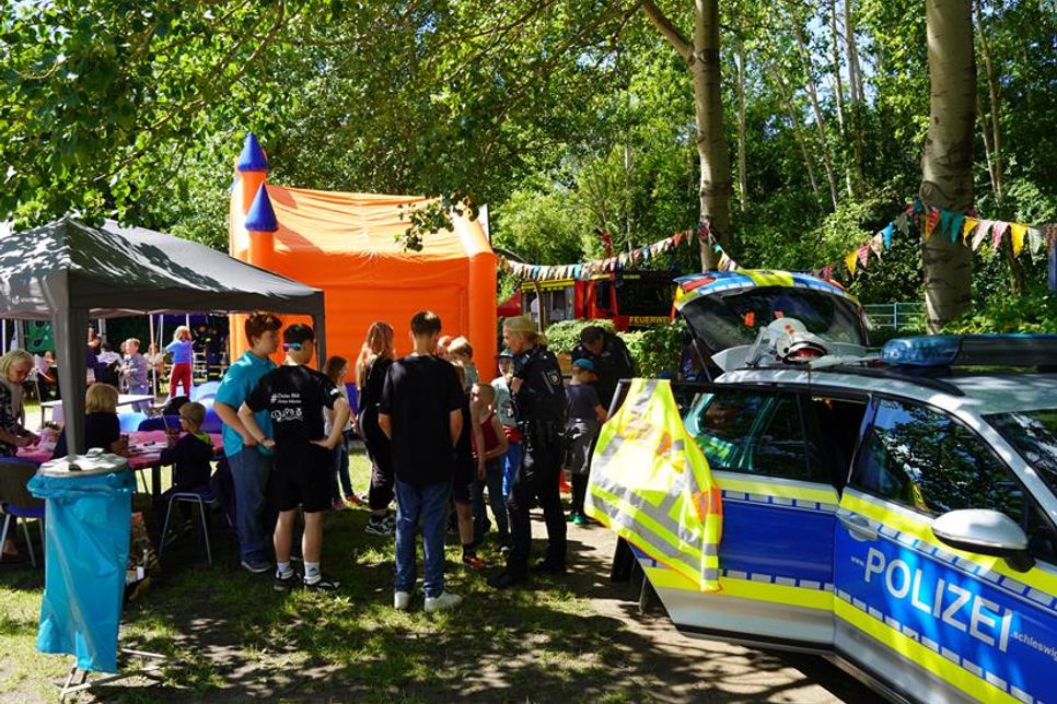 Die Polizei Neustadt war wieder mit einem Fahrzeug vor Ort, das besichtigt werden konnte.