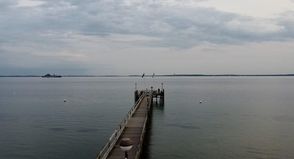 So sieht die Seebrücke in Pelzerhaken aktuell aus - deutlich in die Jahre gekommen.