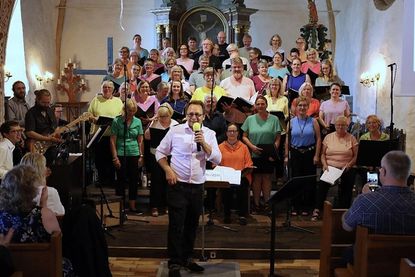 Der Projektchor unter Leitung von Kirchenmusiker Benjamin Gruchow rockte die Kirche.