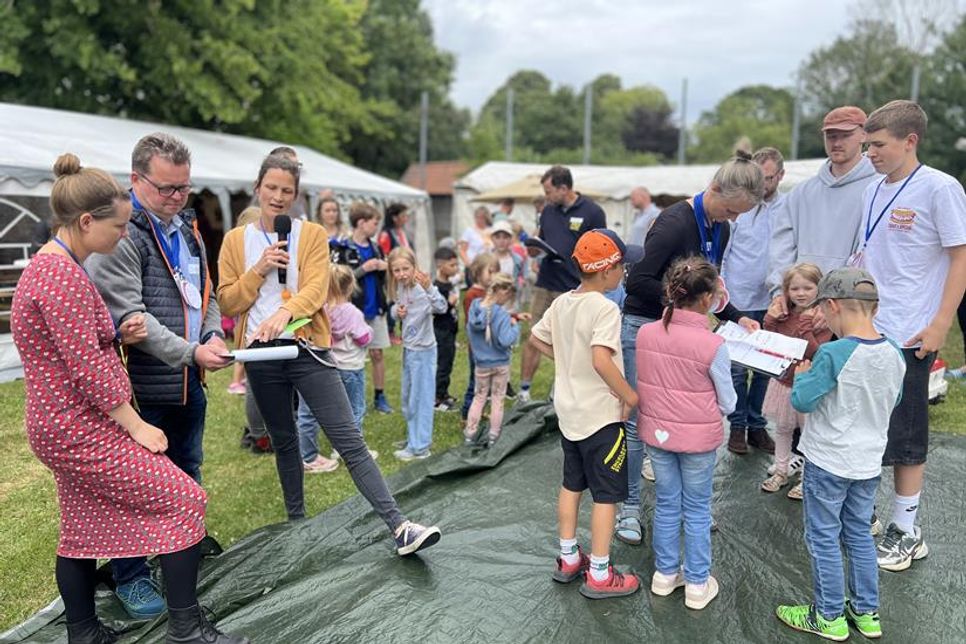 Das Organisationsteam hatte die Kinder in bunt gemischte Gruppen eingeteilt und den gesamten Tag vorbereitet und geplant.