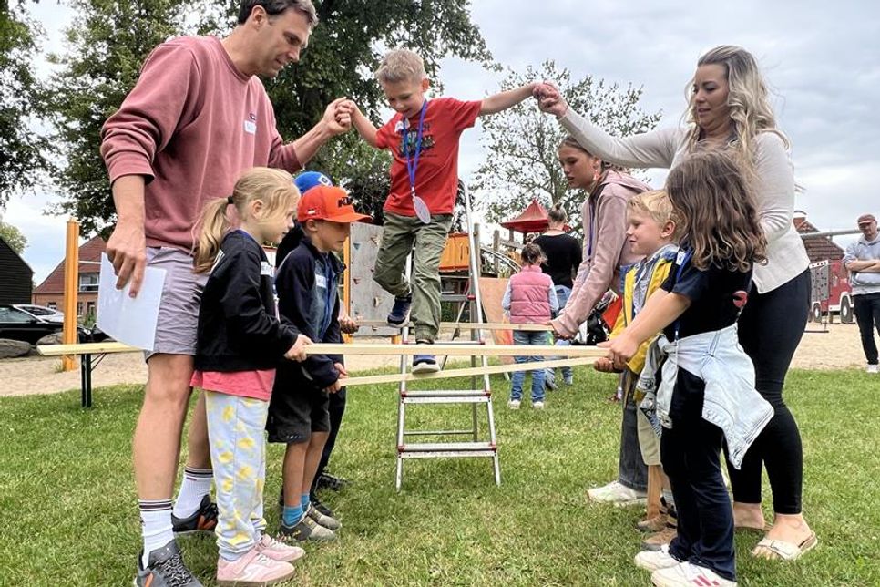 Beim Spiel Rettungsleiter war Teamgeist gefragt.
