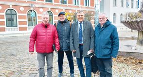 Die Stockelsdorfer Delegation beim Fair-Trade-Town Vernetzungstreffens  in Bad Oldesloe (v.li.): Karl-Ludwig Tretau (Leiter Arbeitskreis Kultur), Wilhelm Fritzen (FairTrade-Steuerungsgruppe), Manfred Beckmann (Bürgervorsteher) und Martin Haasler (Pastor und Vertreter von „ökofair“).