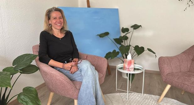 Melanie Suhr hat mit viel Liebe zum Detail ihre Praxisräume im Herzen von Neustadt eingerichtet und hier einen geschützten Raum für offene Gespräche und neue Perspektiven geschaffen.