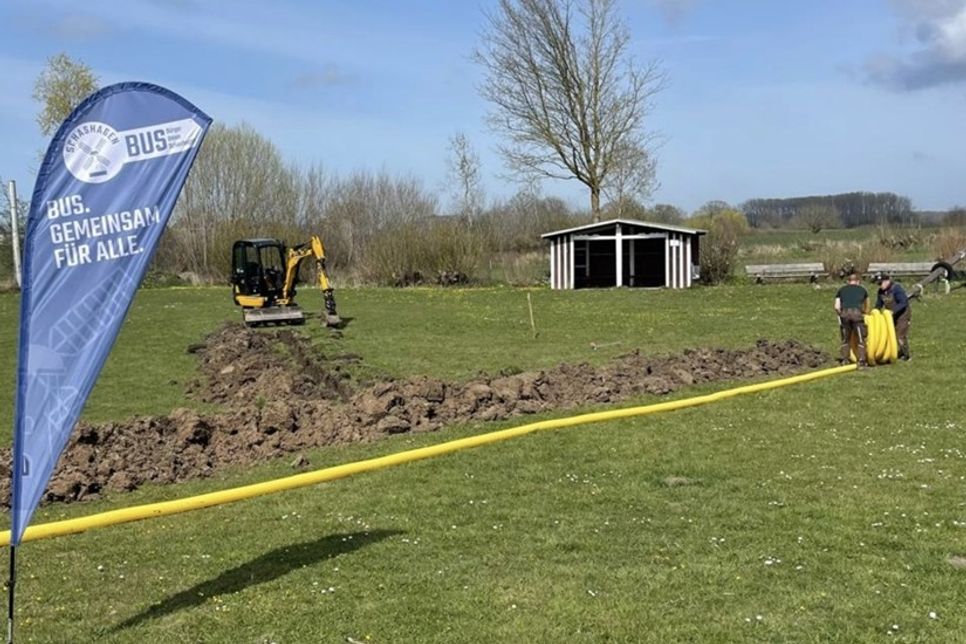 Die Verlegung der Drainage wurde in Eigeninitiative organisiert und umgesetzt.