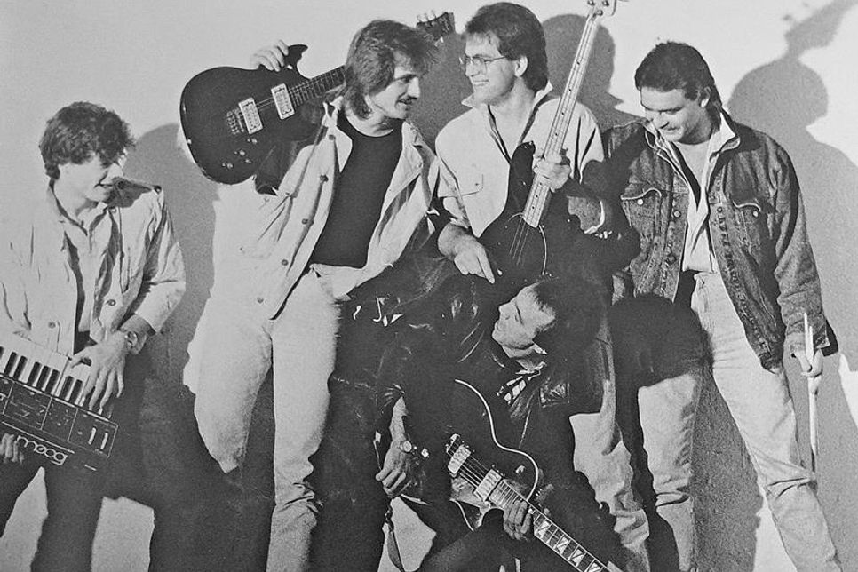 „Caneer“-Pressefoto aus den 80er-Jahren: Damals spielen (v.l.) Bodo Kurz, Thomas Reikat, Ralf Reikat, Stefan Dose und (im Vordergrund) Axel Sindt in der Band.