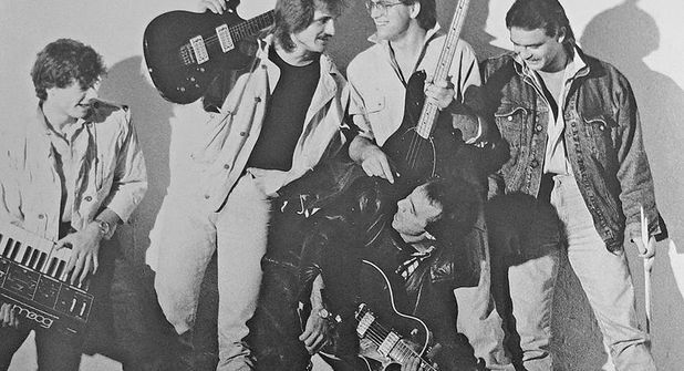 „Caneer“-Pressefoto aus den 80er-Jahren: Damals spielen (v.l.) Bodo Kurz, Thomas Reikat, Ralf Reikat, Stefan Dose und (im Vordergrund) Axel Sindt in der Band.