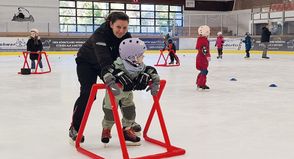 Die Young Devils des CET laden alle Kinder ab vier Jahren zum Schnuppertag in die Eishalle in Timmendorfer Strand ein.