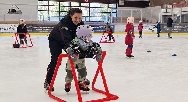 Die Young Devils des CET laden alle Kinder ab vier Jahren zum Schnuppertag in die Eishalle in Timmendorfer Strand ein.