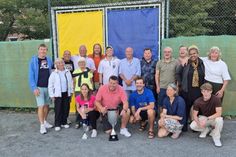 Sieger und Besiegte der Lensahner Clubmeisterschaften 2024 nach der Siegerehrung.