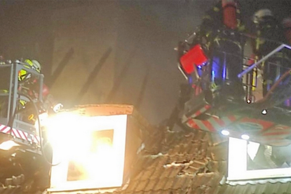 Die Feuerwehr Schönkirchen unterstützte die Heikendorfer Feuerwehren mit ihrer Hubrettungsbühne.