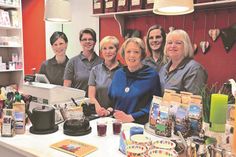 Susanne Scholz (3. v. re.) mit ihrem langjährigen Team.