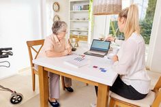 Eine Pflegeberatung kann zu dem neuen Zuschuss informieren. Foto: djd/compass private pflegeberatung/mattphoto