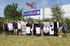 eff-Kuratorium und Neustädter Volkstanzkreis nahmen die Spende dankend entgegen.