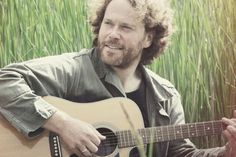 Tim Linde versteht es immer wieder, die Botschaften seiner Lieder in der Seele des Publikums zu platzieren.