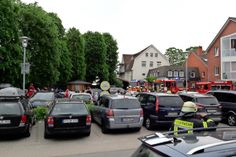 Patienten auf dem Sammelplatz zur Feststellung, ob alle das Gebäude verlassen haben.
