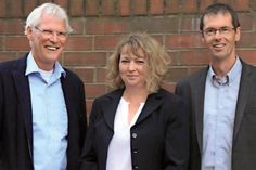 Die Kuratoriumsvorsitzenden Uwe Muchow und Barbara Helbach mit dem Vereinsvorsitzenden Henning Reimann (v. lks.)