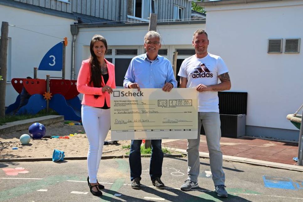 Das Raumausstatter-Team  „Krause Farbe &amp; Design“ wünscht allen Kindern und Jugendlichen einen erfolgreichen Lebensweg und freut sich auf eine weiterhin gute Zusammenarbeit mit dem Kinderzentrum Pelzerhaken.