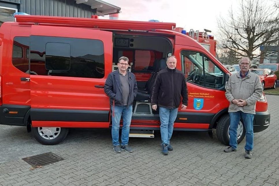 Bürgermeister Udo Gosch, Ortswehrführer Stephan Willert und stellvertretender Ortswehrführer Stefan Lettow (v. re.).
