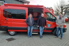 Bürgermeister Udo Gosch, Ortswehrführer Stephan Willert und stellvertretender Ortswehrführer Stefan Lettow (v. re.).