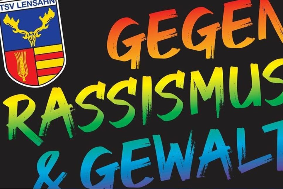 Tafel TSV Lensahn mit der Aufschrift „Gegen Rassismus &amp; Gewalt“.
