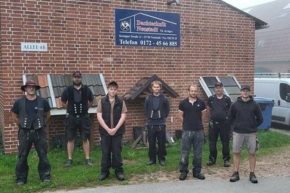 Das Team von Dachtechnik Neustadt mit Inhaber Thomas Krüger ist von Fehmarn bis Hamburg im Einsatz.