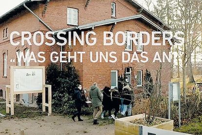 „Was geht uns das an“ ist Teil des Projekts „Jugend erinnert“. Coronabedingt ersetzt ein Filmprojekt das internationale Jugendlager.