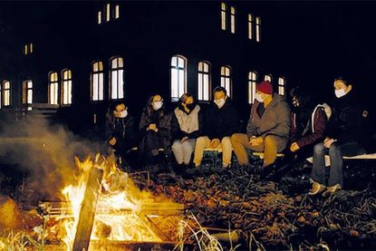 Am Lagerfeuer klang der viertägige Gedankenaustausch aus.