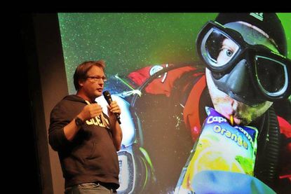 Unter Wasser kann man auch trinken. „Dr. Floh“ lieferte das Beweisfoto.