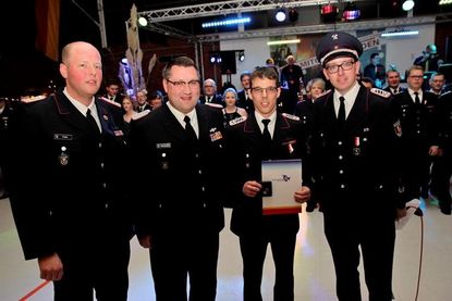 Stellvertretender Kreisjugendfeuerwehrwart Sebastian Papke, Kreisjugendfeuerwehrwart Alexander Wengelewski, Stefan Sohrweide, Ortswehrführer Jacob Revenstorf (v. lks.).