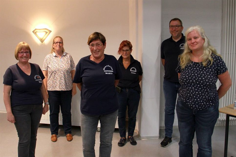 Der Vorstand: Jugendwartin Tanja Pedde, die neue Kassenwartin Astrid Willert, 1. Vorsitzende Margit Giszas, Beisitzerin Christiane Weber, Beisitzer Jörn Bern und Schriftwartin Linda Bern (v. lks.).