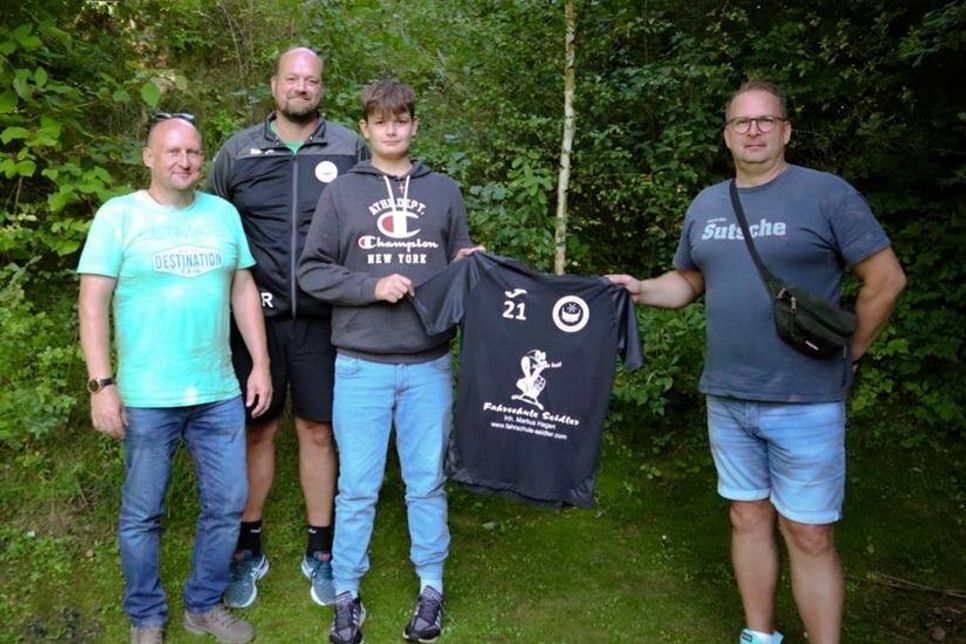 Die Mannschaft bedankt sich bei Markus Hagen, Inhaber der Fahrschule Seidler, für die freundliche Unterstützung als Hauptsponsor der männlichen C1-Jugend.
