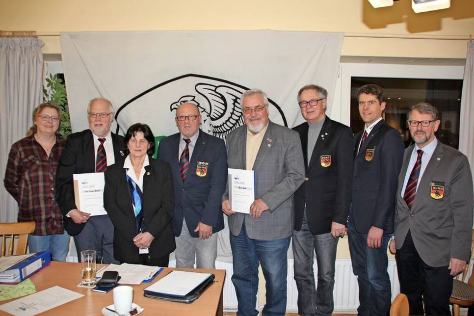 Die geehrten Jubilare: 2. v.l. Karl-Eduard Gehlhaus; 5. v.l. Günther Detlef (Foto: L.Mauritz)