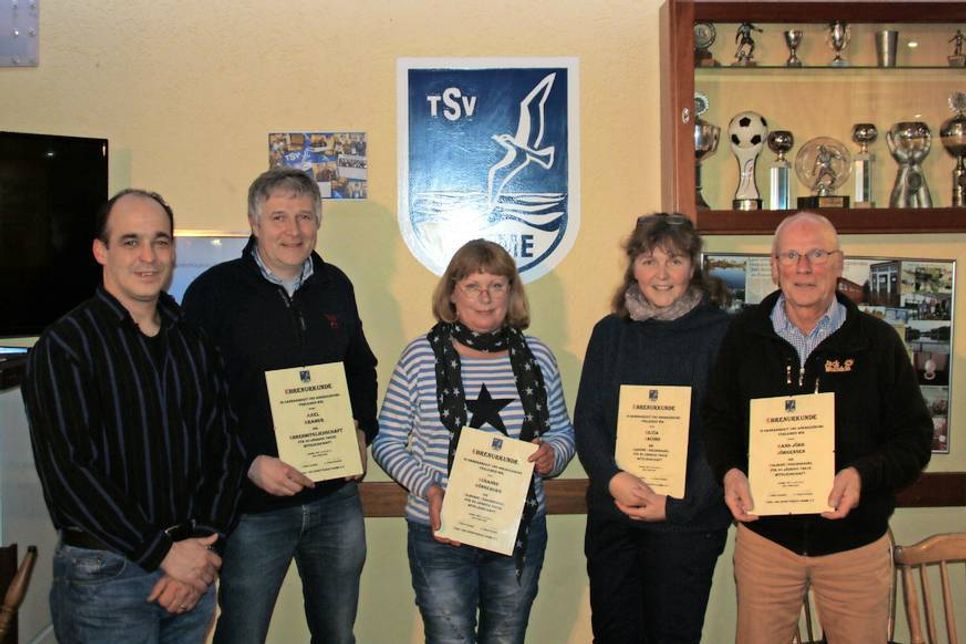 1. Vorsitzender Andrew Bednarzik, Axel Kramer, Susanne Rönneburg, Silvia Jacobs und Hans-Jörg Jörgensen (v. lks.).