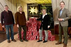 Karl-Friedrich Linke, Ute Schielman-Ziehm, Mechthild Piechulla, Vorsitzende des Kinderschutzbundes Ostholstein, Axel Sommerlatt, Präsident des Rotary Clubs Neustadt-Ostsee (v. lks.).
