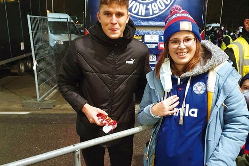 Drei Punkte-Freude: Holsteins Pichler und Fan Valena