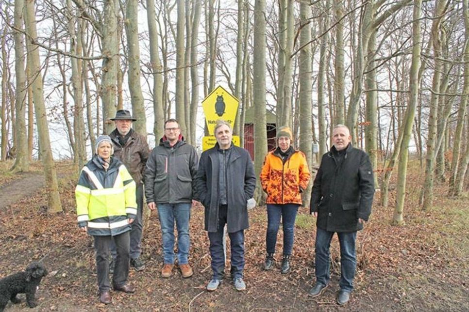von links nach rechts Sabine Friederichsen, UNB Kreis OH, Detlef Ruhwoldt, Stadtverordneter und Vorsitzender Bau- Umweltausschuß, Florian Dora, Ingo Ludwichowski, Geschäftsführer NABU Landesvorstand SH,Heike Mettke-Wulff, NABU Oldenburg und Stadtverordnete und Bürgermeister Jörg Saba