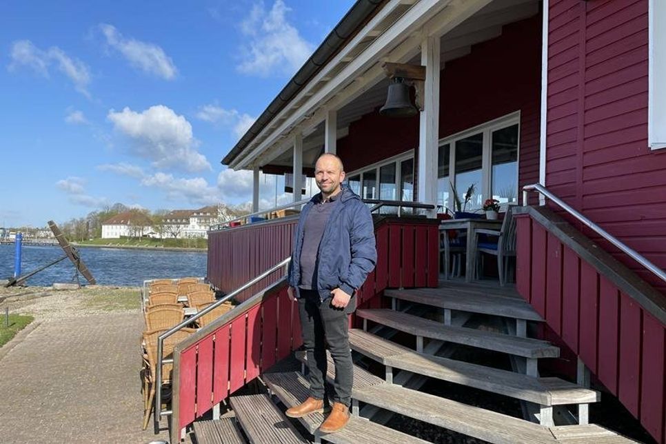 Günay Redzheb ist der neue Betreiber der Kombüse im Neustädter Rundhafen.